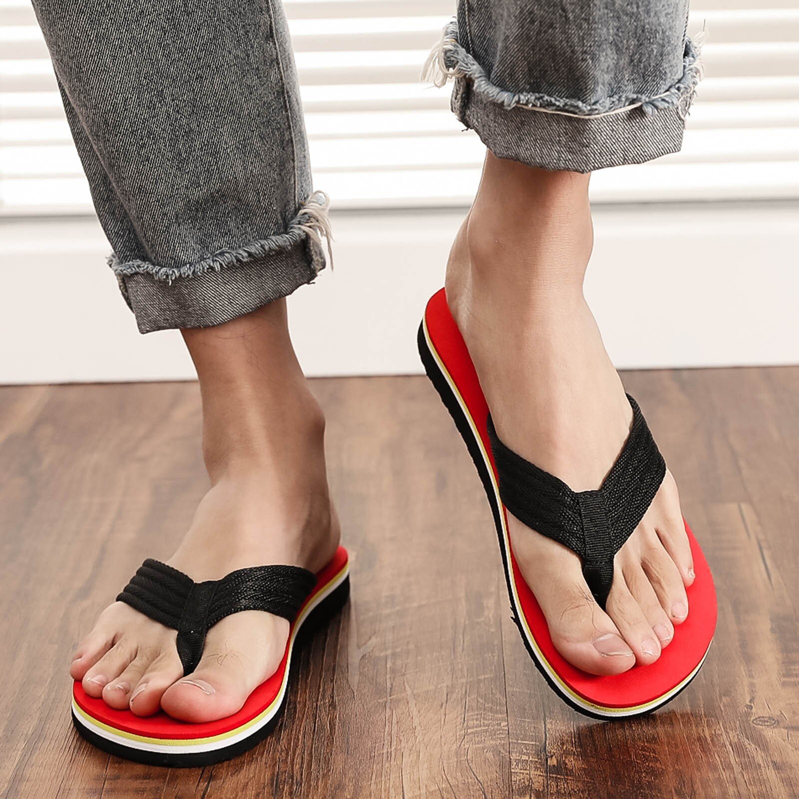 Tongs de plage pour hommes, Chaussures d'été respirantes, pantoufles de maison, Chaussures plates antidérapantes, tongs de plage pour hommes: Rouge / 43