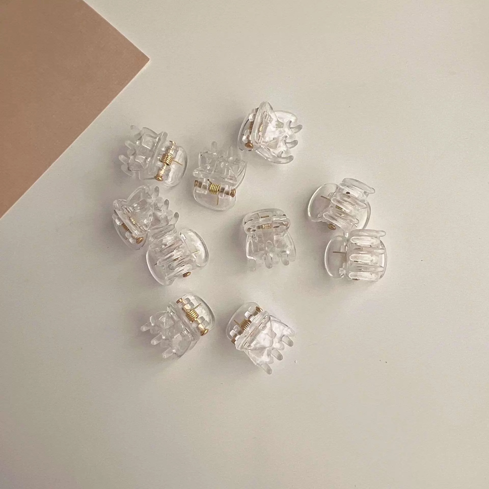 Pinzas en forma de garra para el pelo pequeñas de 1,5 cm para mujeres y niñas, Mini Clips coreanos de plástico transparente negro, horquilla, accesorios para peinados para niños: M / Azul cielo