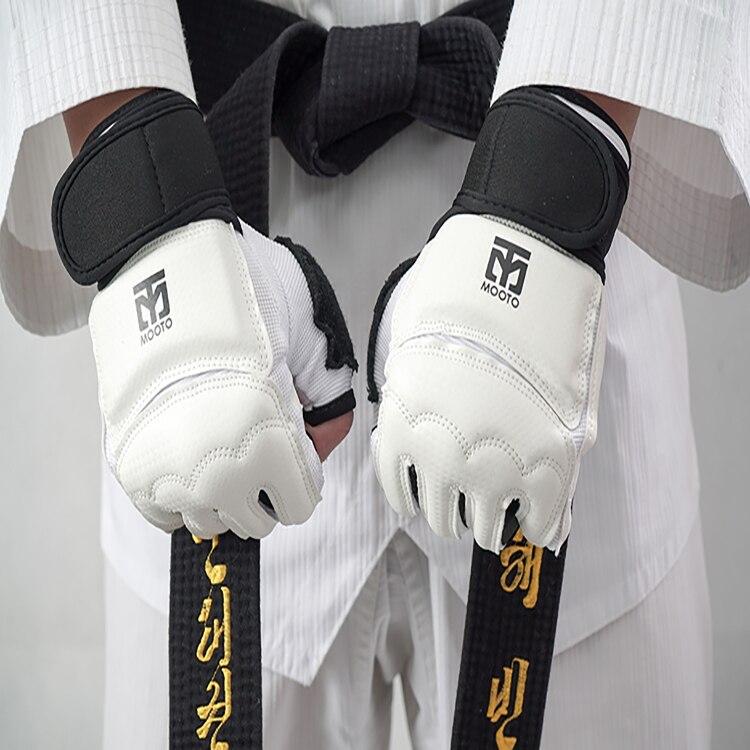 MOOTO TaeKwonDo Sparring Karate Protector de pies calcetines y bolsa de arena entrenamiento guantes de mano Equipo de Boxeo guantes de protección Brace