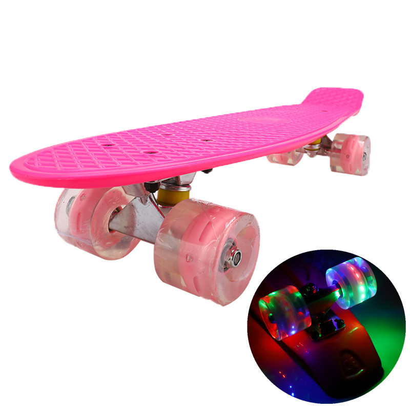 22 tuuman rullalauta vilkkuva valo mini cruiser rullalauta muovinen longboard banaani kalalauta katu ulkourheilu tytölle pojalle: Vaaleanpunainen
