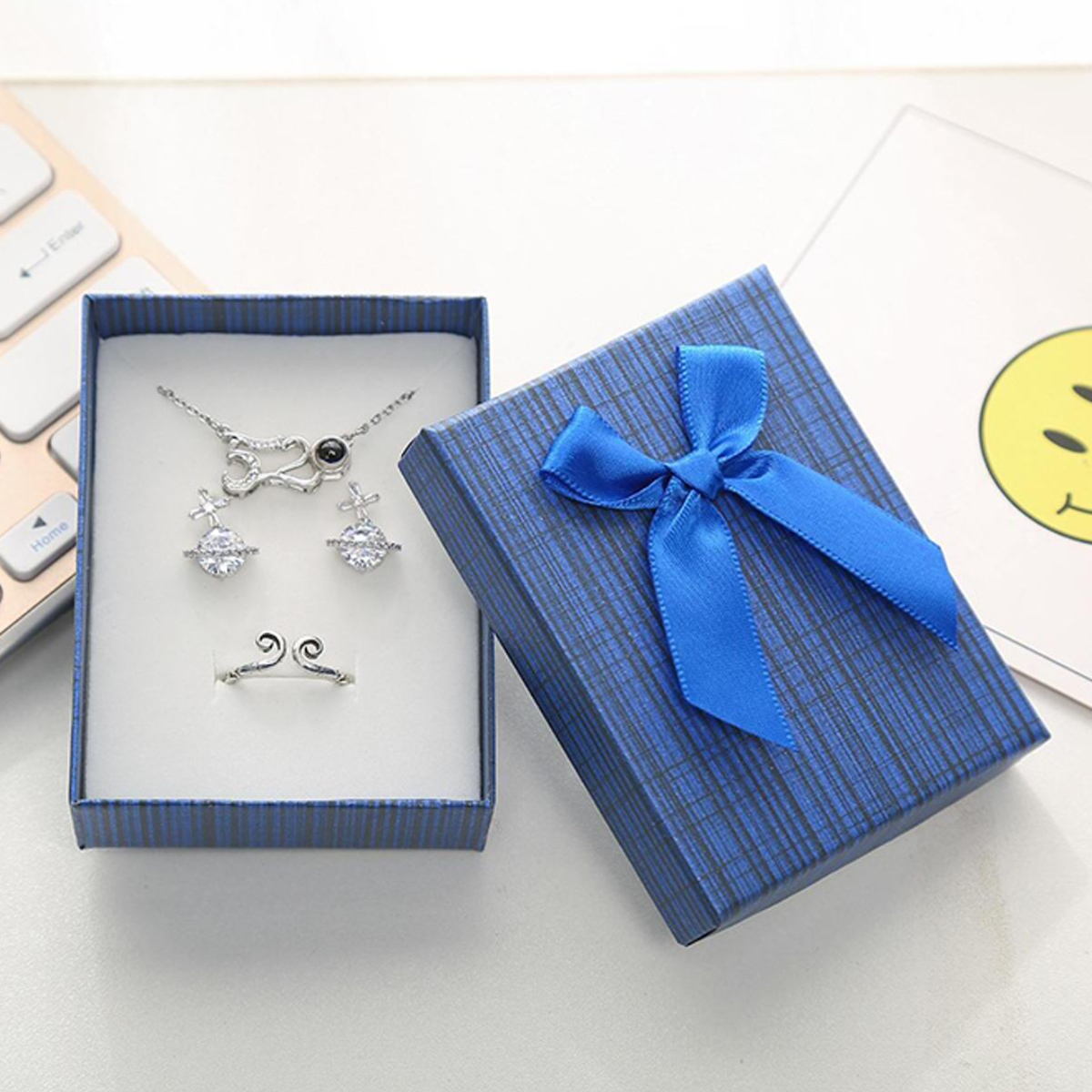 1 PC Plaid Pattern Bow Decor Jewelry Box For Women For Jewelry Packaging: Light Grey