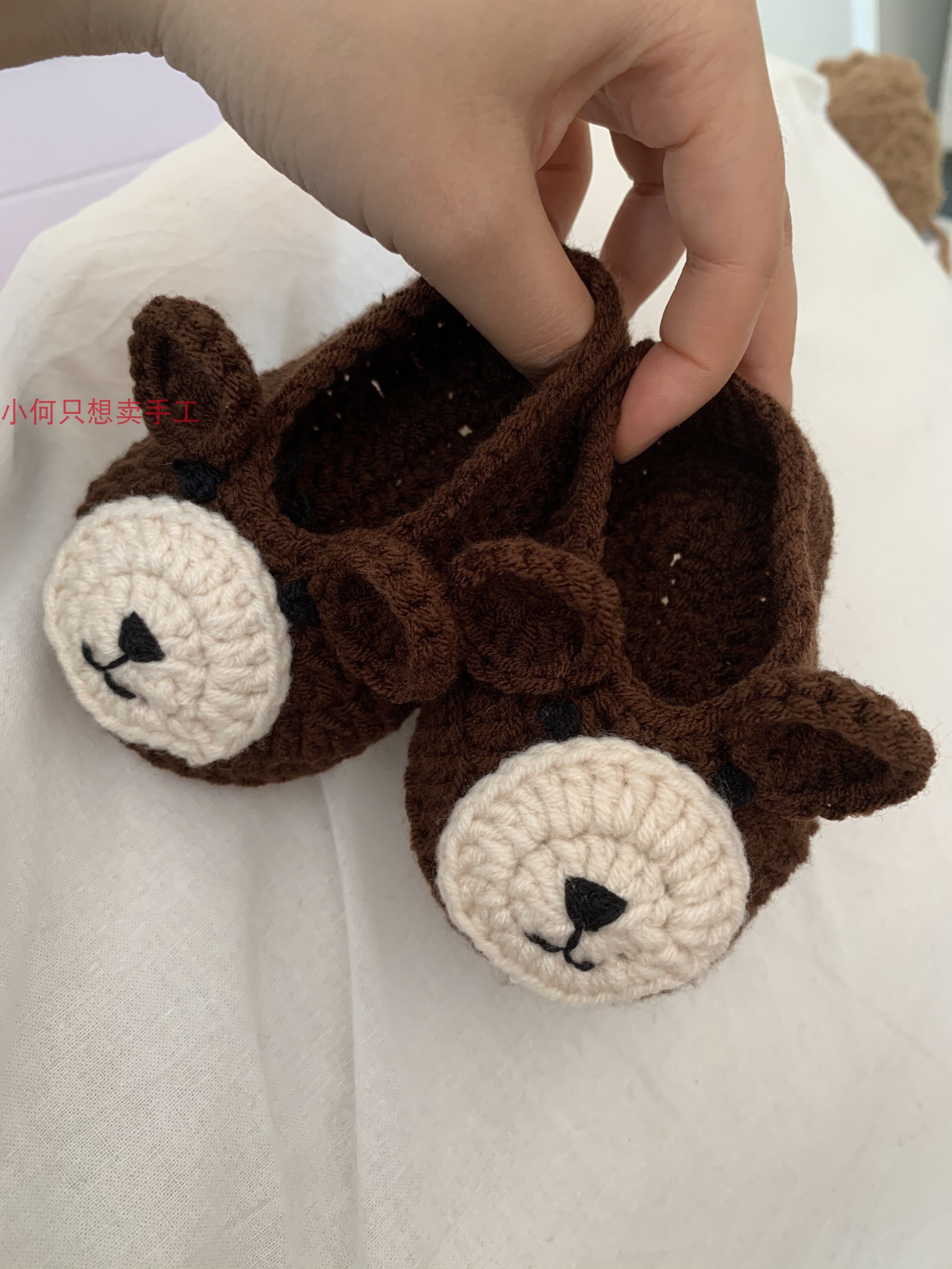 Chaussures de bébé ours brun tissé à la main en laine au crochet bébé enfant en bas âge chaussures à semelle souple hommes et femmes bébé mignon