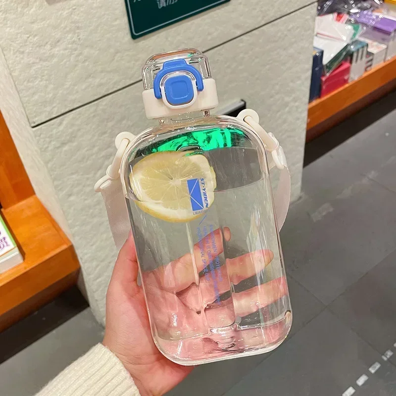 Botella de agua transparente cuadrada y plana, cantimplora de viaje portátil con correa ajustable, botella delgada para deporte y Camping: Borgoña