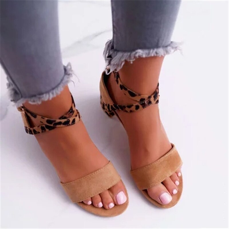 Vrouwen Mid Hakken Sandalen Casual Blok Hak Vrouwen Pompen Zomer Wees Teen Gesp Vrouwelijke Kantoor Dames Schoenen Hjm78