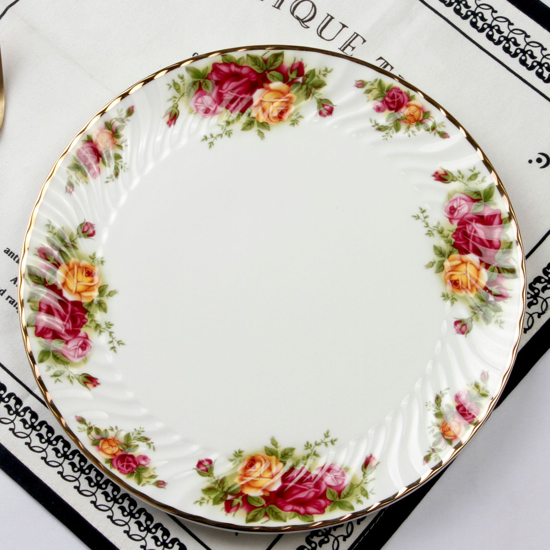 Chinese Bone China Kitchen Plate European Retro Household Tableware Plate Dinner Plate Western Food Plate Set: 21.3cm