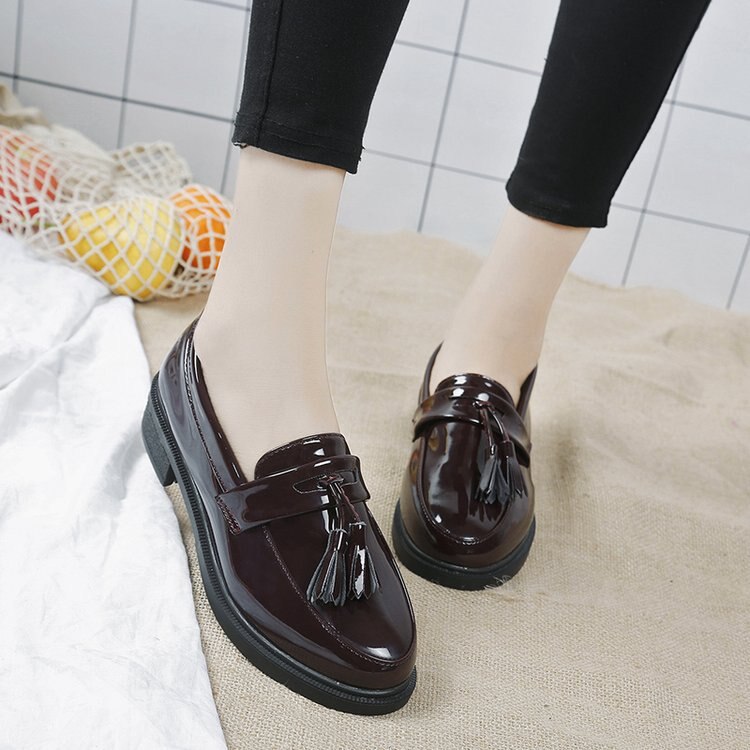 Ronde neus britse stijl damesschoenen vintage franje lakleren dames loafers dikke hakken platte schoenen  a827