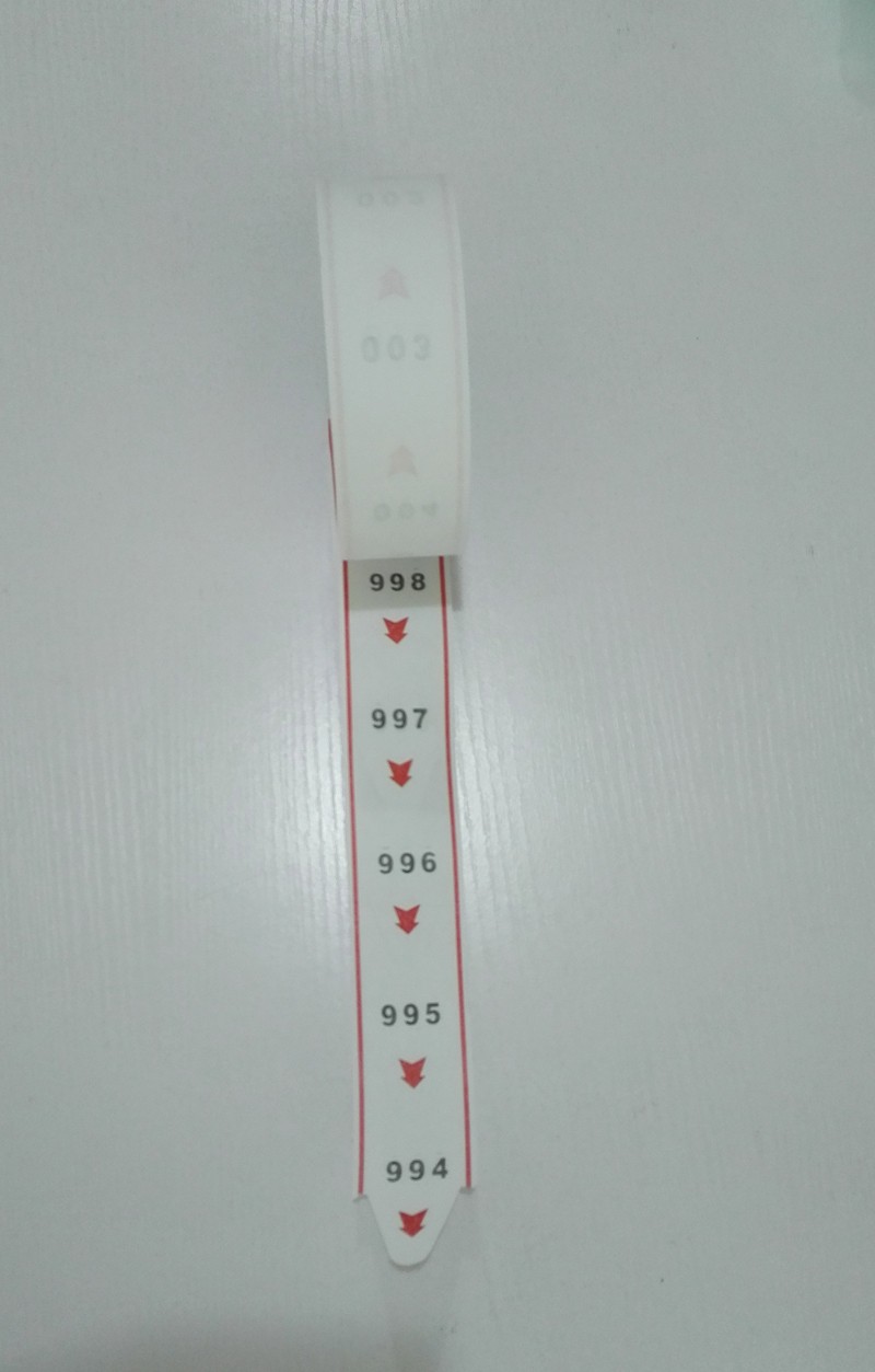 Rouleau de papier de 4 billets de rouleau/paquet pour le distributeur de billet utilisé dans le système d'appel de file d'attente avec le numéro de 2000 pièces