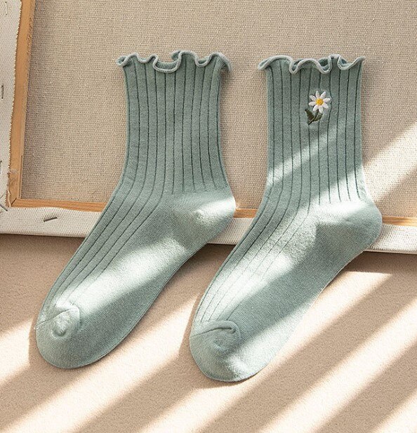 Japansk lille hvid blomst dame mid tube sokker broderi sokker lodrette striber luv sokker søde kawaii sokker: 007
