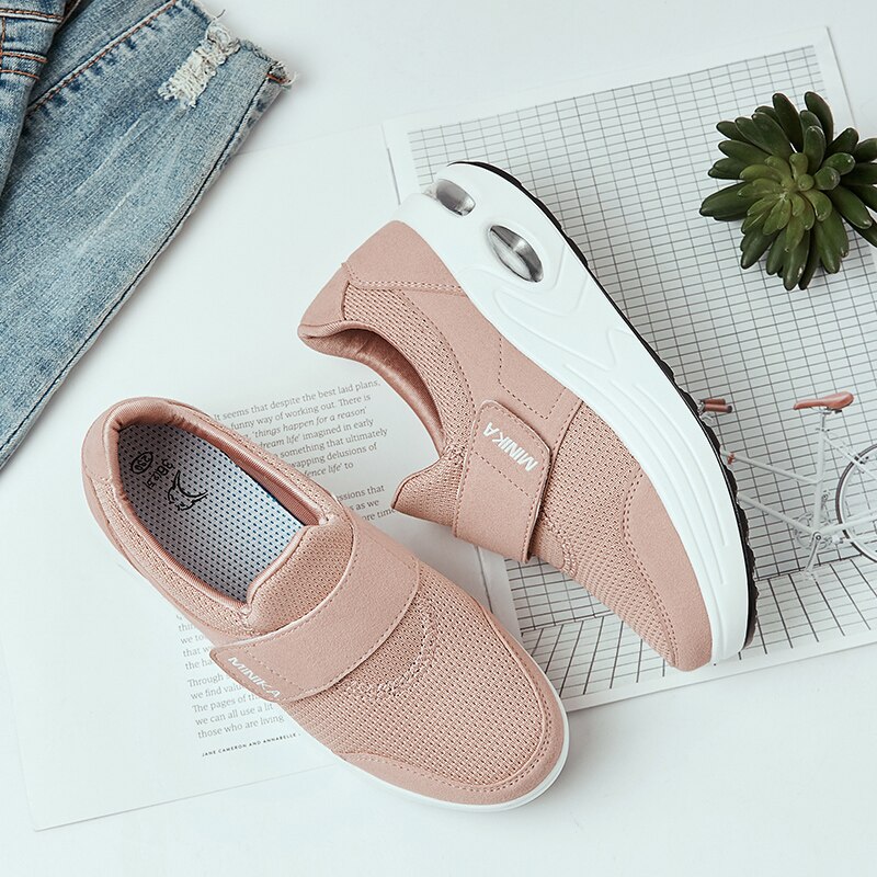 Platform minika sko sneakers kvinder fitness sko dæmpende sportssko wedge sneaker åndbar mesh casual deportivas con cuña: Lyserød / 7.5