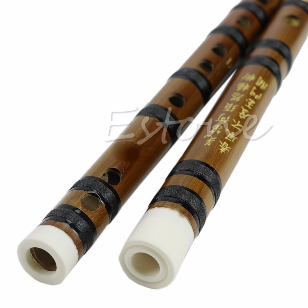Chinesisches traditionelles musikinstrument handgefertigte bambusflöte in d-tonart