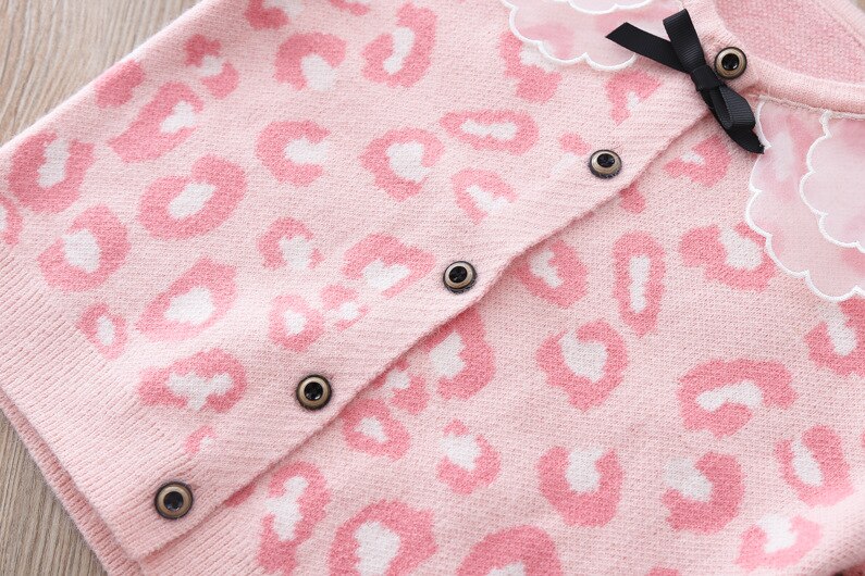 Del bambino Delle Ragazze del Cappotto di Modo di Autunno cardigan Del Leopardo Sveglio del lavorare a maglia Vestiti Dei Capretti Dei Bambini Giacca di Cotone Maglione di Lavoro A Maglia Dei Vestiti per La Ragazza