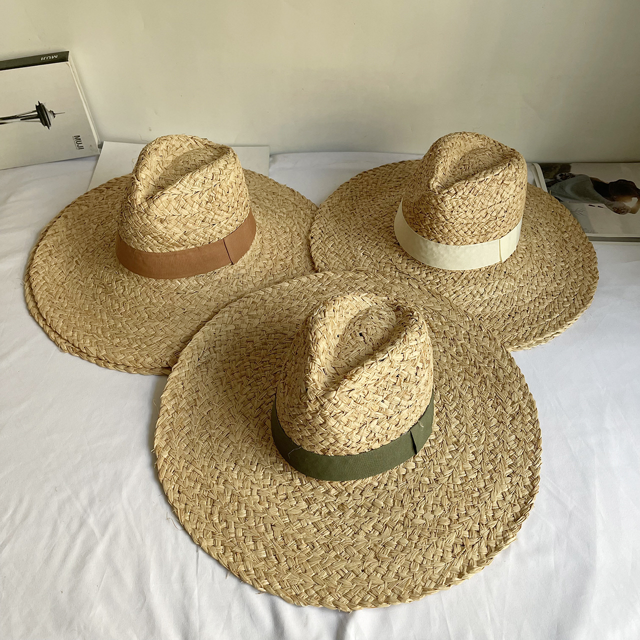 Chapéu de palha raffite de jazz de aba grande feminino inglês retro versátil praia protetor solar chapéu hepburn estilo senhora francesa