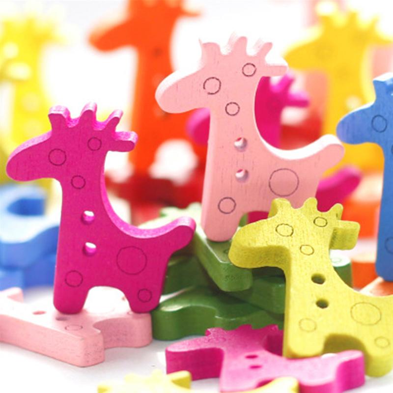 50 stücke Bunte Karikatur Giraffe Geformten Handwerk Spielzeug Holz Tasten für DIY Handwerk (Zufällige Farben)