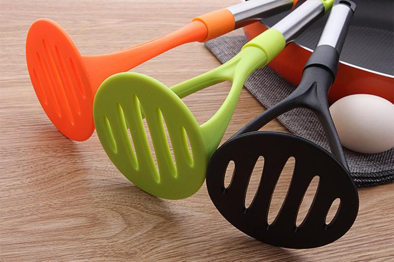 1pc Potato Press Tool Potato Masher Ricer PP Plastic Potato Mud Pressure Machine Crusher Kitchen Gadgets Fruit Vegetable Tools