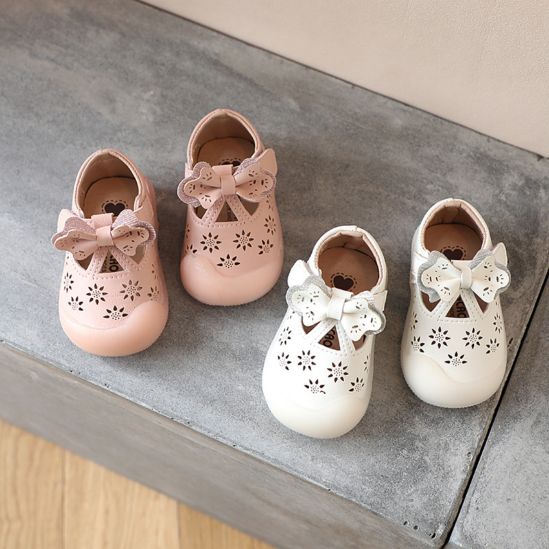 Zapatos de cuero para niñas, sandalias bonitas con recortes de lazo, zapatos de fondo suave para bebé, Primavera, primeros pasos, transpirables, SXJ042