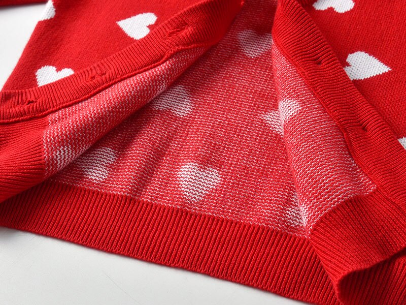 Bambino Del Bambino di trasporto Delle Ragazze Del Modello Del Cuore di Modo del Maglione Manica Lunga Bottoni Magliette E Camicette Cardigan Caldo di Inverno di Autunno Vestiti Giacca Della Tuta Sportiva 2-5Y