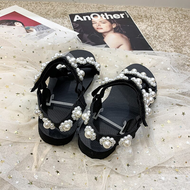 Nuevas sandalias de plataforma de perlas con gancho con forma de flor para Mujer, zapatos de playa con suela gruesa para Mujer, sandalias romanas de ocio, zapatos planos cómodos para Mujer
