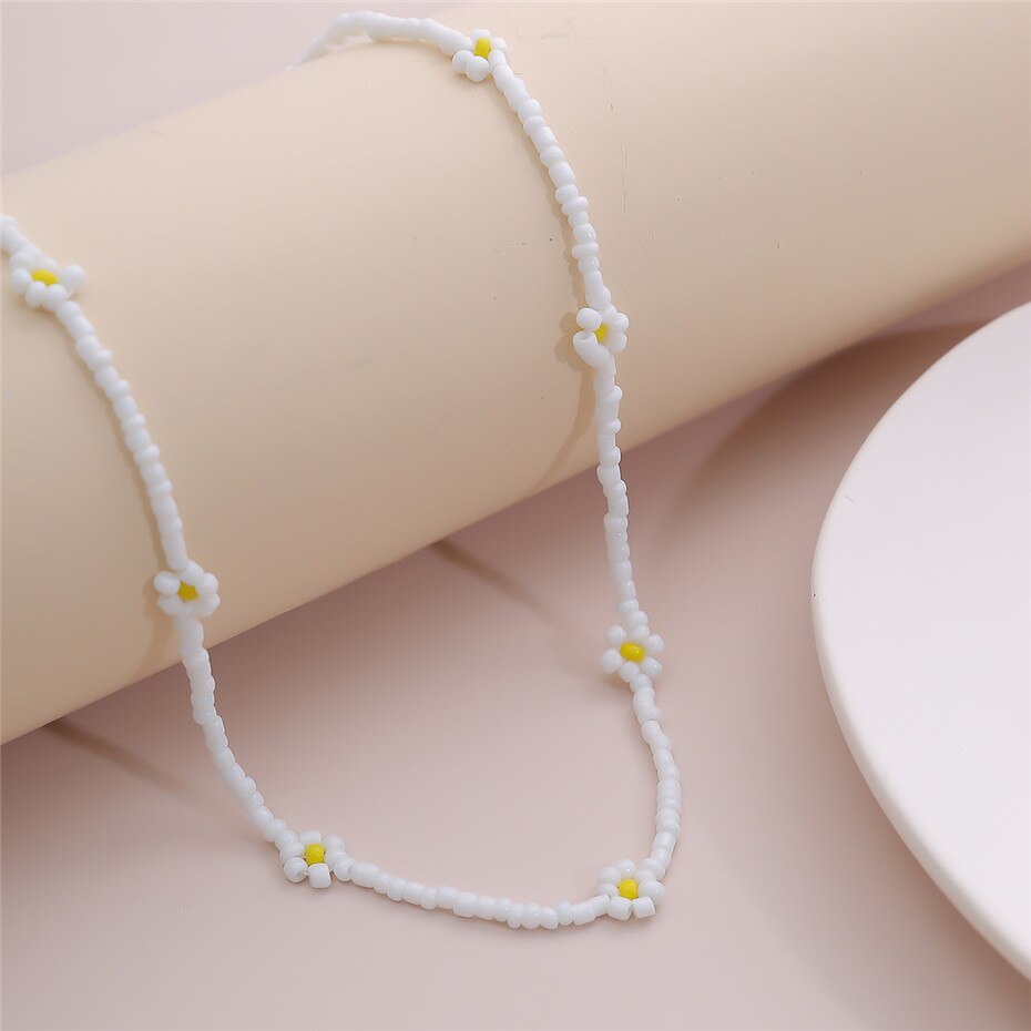 Salircon Boho Small Flower Daisy Choker Necklaces Handmade Seed Beads Short Clavicle Chain Necklace For Women Jewelry