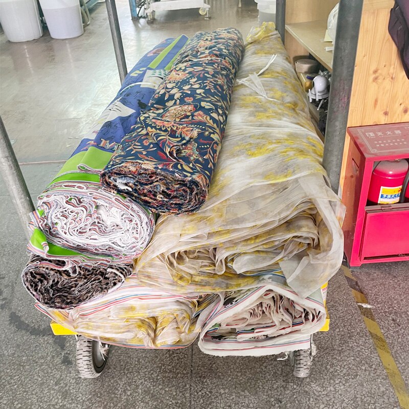 European and American Brand Digital Printing Silk Shunyu Linen Dreamy Yellow Small Flower Advanced Clothing Fabric