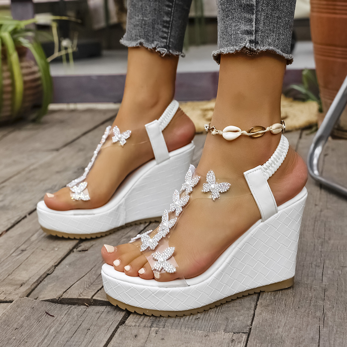 Sandalias de cuña con pajarita y perlas elegantes para mujer, sandalias de plataforma gruesas blancas de verano 2025, zapatos de tacón con parte inferior gruesa antideslizantes para mujer