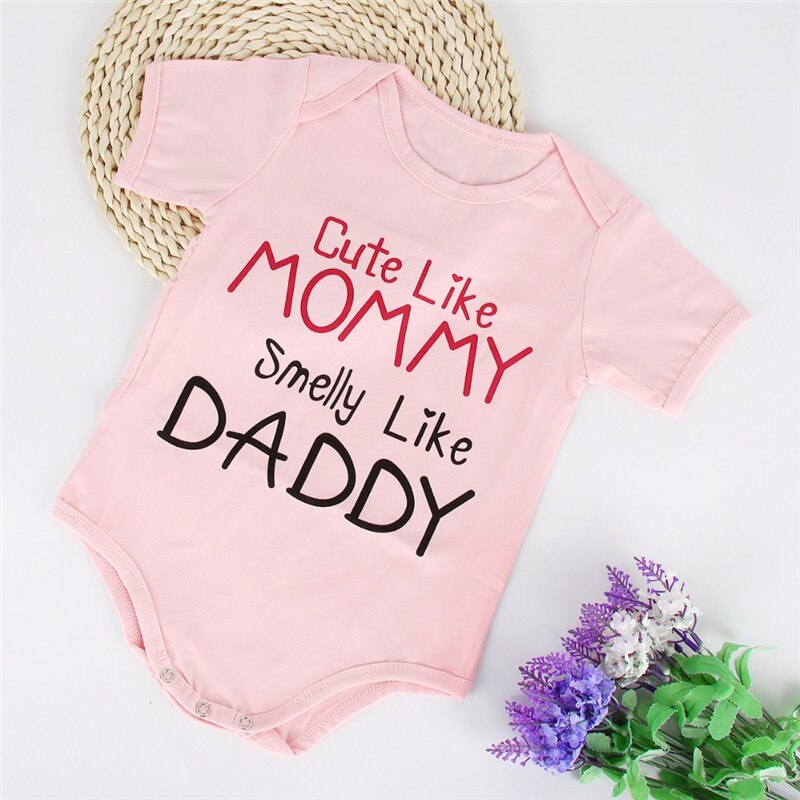Lyserøde nyfødte outfits sommer drenge piger tøj baby spædbørn bukser 0-24m børn outwear onesies toppe mor far med klistermærke