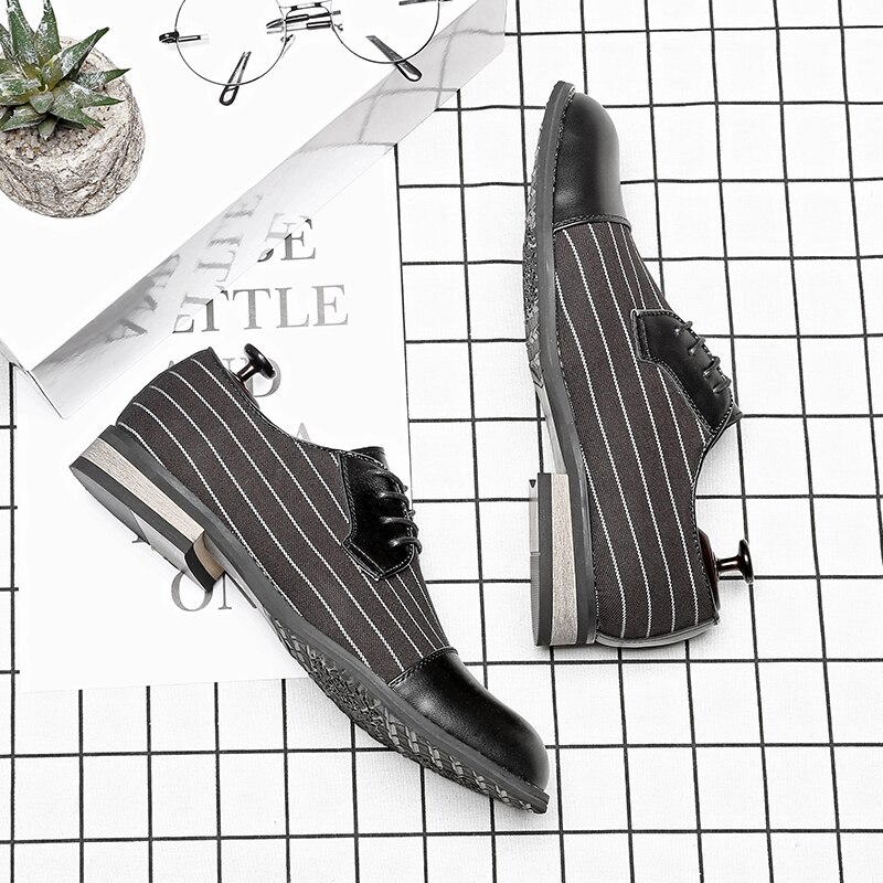 Britse Stijl Handgemaakte Mannen Wedding Party Schoenen Man Formele Kleding Schoenen Lederen Bruiloft Oxfords Puntschoen Brogues Schoenen B155