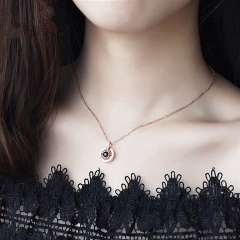 I Love U In 100 Talen Ketting Microscopische Houtsnijwerk Licht Geprojecteerd Hanger Ketting Voor Vrouwen Link Chain Bijoux Femme