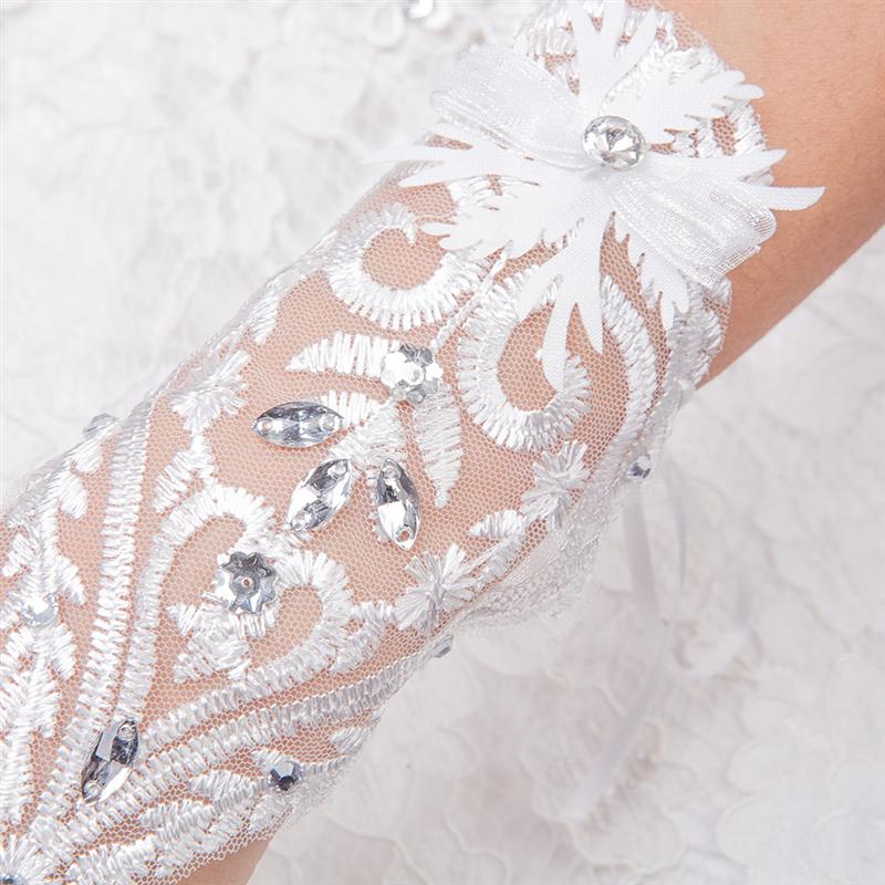 White Lace Gloves Bride Hollow Out Flower Wedding Gloves Women Fingerless Bridal Gloves for Bridal Wedding Dress Accessories