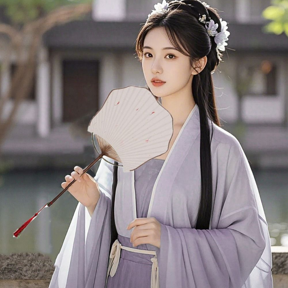 Klasyczny bambusowy wachlarz z papieru, dekoracyjny wachlarz w stylu chińprzejrzeć z papieru ryżowego z frędzlami, wachlarz ręczny, rekwizyty robić występów.