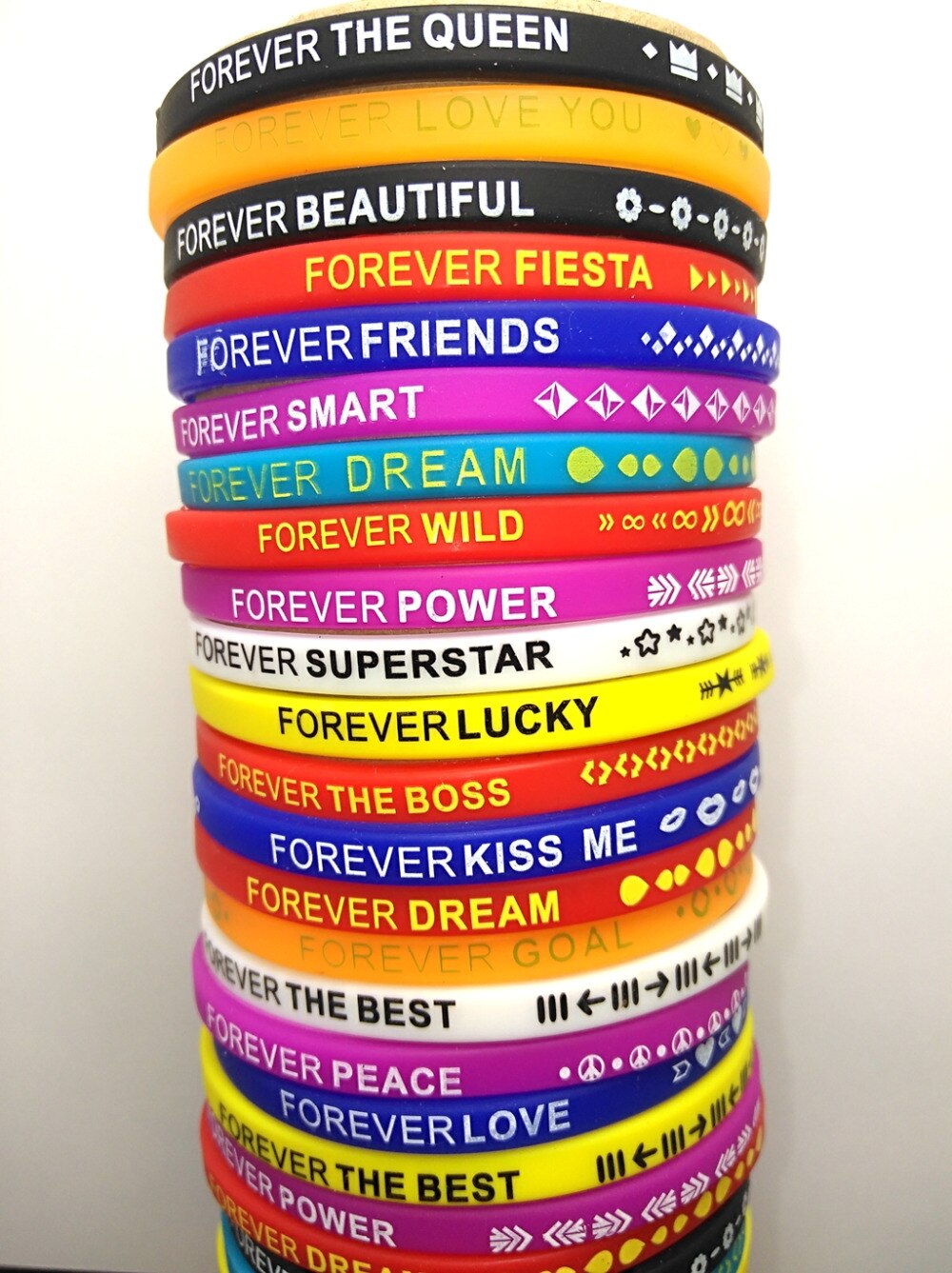 20pcs Party bag fillers Lovely Top Mixed Girls Women Beautiful Silicone Bracelets Children Amazing Wristbands Xmas