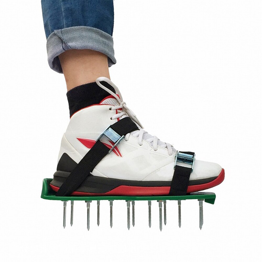 Aérateur de chaussures de pelouse, outil efficace pour aérer le sol de cour, sandales aérées à pointes de 2.2 "avec 2 sangles réglables, boucle métallique