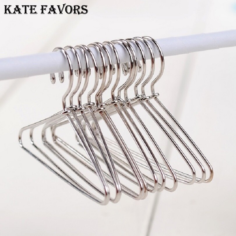 5 x 3.5cm mini dukke kleshenger metall fille babyklær krok baby shower bursdagsfest favoriserer 48 stk