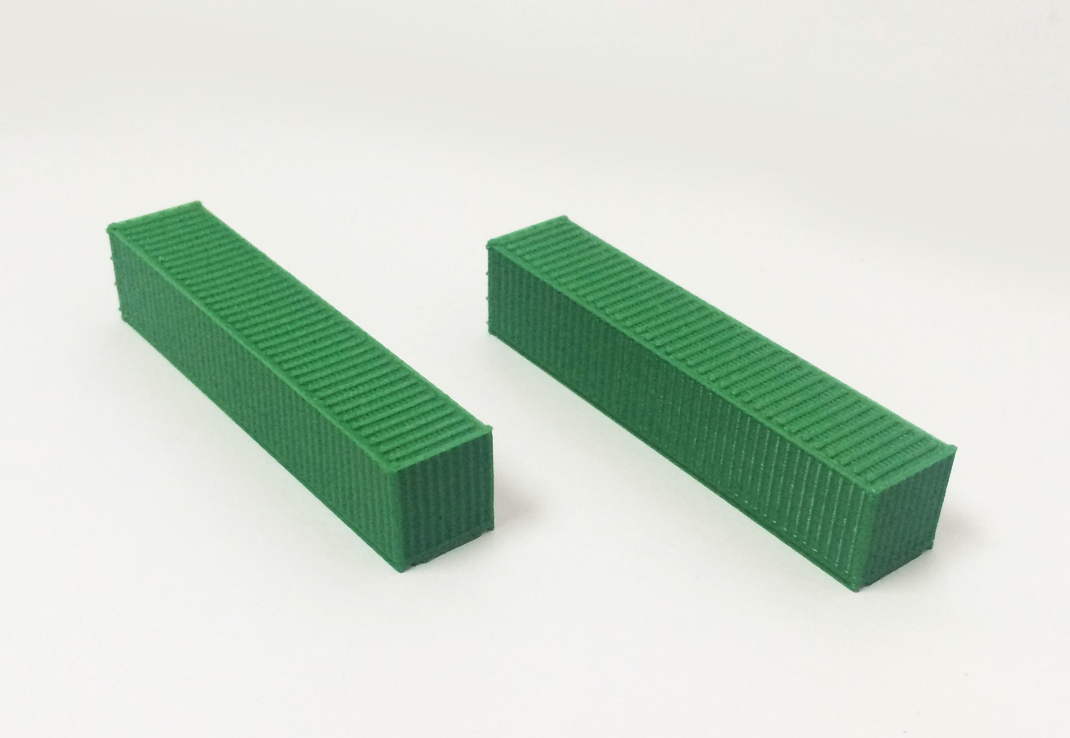 Outland Models 20ft / 40ft Freight Container N Scale Train Railroad Accessories: 40 ft. Green 2 pcs