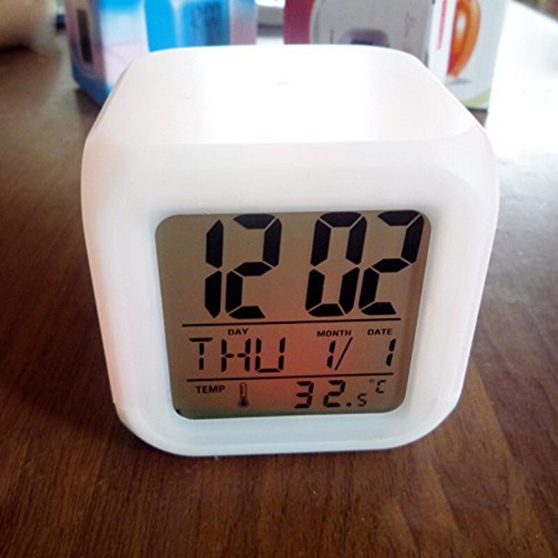 Réveil Enfant Jisile Réveil Pour Enfants, Horloge Numérique 7 Couleurs Changeantes LED, Réveil De Chevet Avec Lumières Pour Enfants, Cadeau D'école Pour Filles, Garçons, Femmes, Adultes Réveil Piles Aaa Enfant