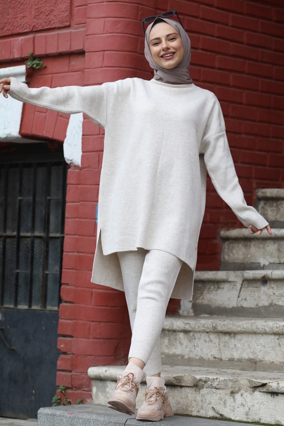 ‎Tight Leg Knitwear Team‎ Sports set outfit for Muslim women Hijab İslamic Clothing young Muslim women's style Dubai Turkey: White