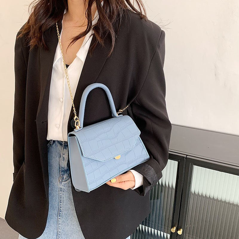 Handtaschen im vintage-stil mit steinmuster, schulterriemen und metallriemen – ideal für frühling und sommer. perfekt für pendler.