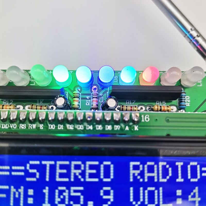 Afgewerkte radio-elektronische kit 51 single-chip fm digitale geluidsmachine, niveau-indicator kan afzonderlijk worden bediend