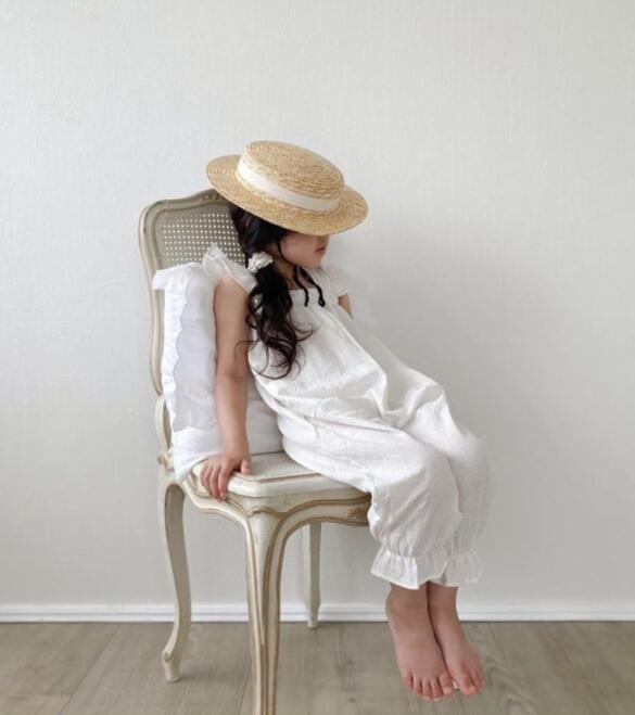 Pure White Flying Mouwen Baby Meisjes Bretels Katoen Linnen Huidvriendelijke Kinderen Een Stuk Jumpsuit Pocket Broek kleding