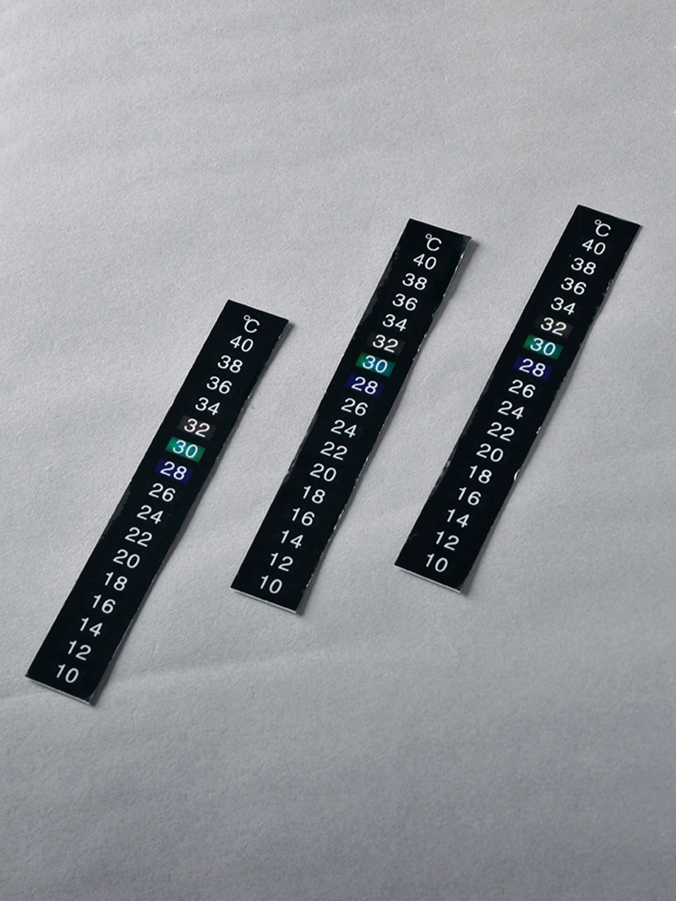 1pc-Accurate and easy to read aquarium thermometer stickers - perfect for monitoring water temperature in fish tanks