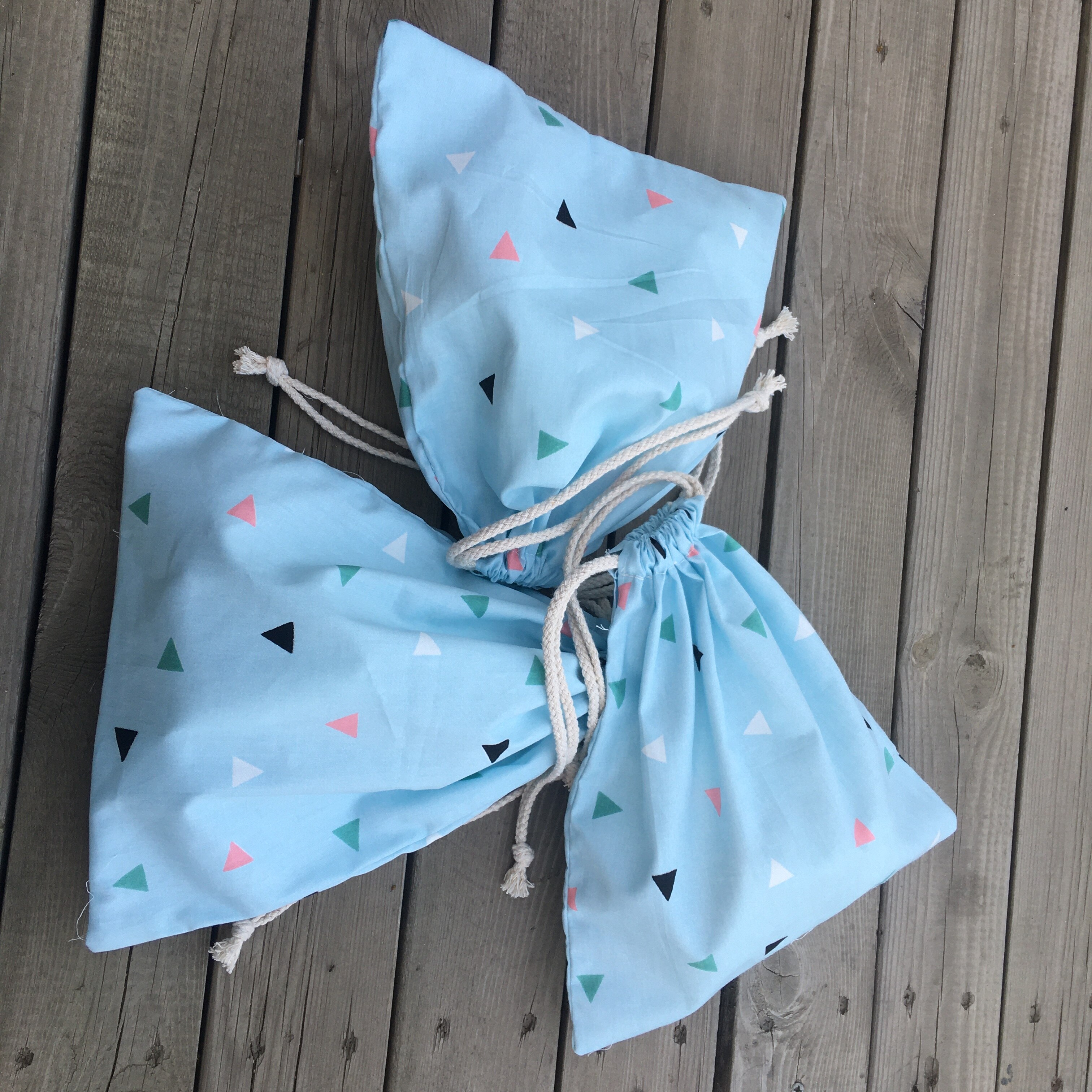 1pc katoenen trekkoord multifunctionele gesorteerde tas feesttas kleurrijke driehoeken blauwe basis  yl605