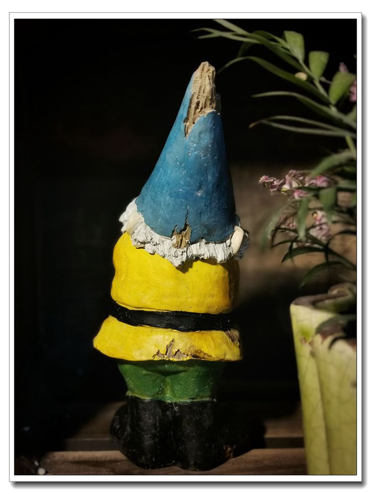 Harpiks hage dekorasjon utendørs alv statuer liten dverg nisse miniatyr figurer balkong layout gårdsplass ornamenter