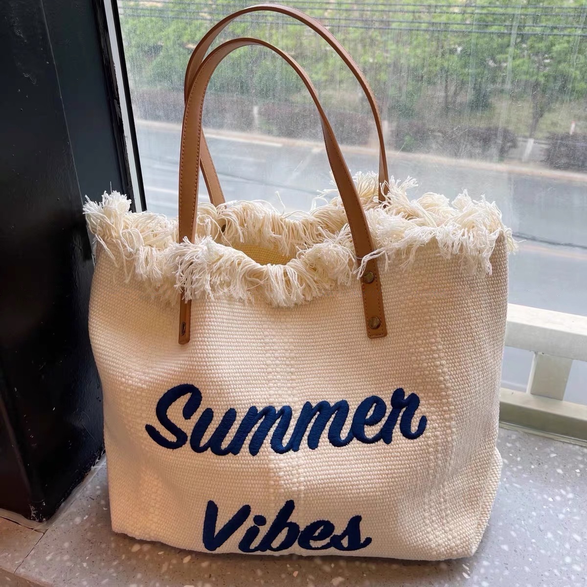 Sac de plage, fourre-tout de voyage, sac à pompon Simple à la , sac à bandoulière de grande capacité: Beige