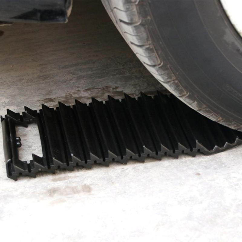 Zwarte universele multifunctionele draagbare auto wiel grip tracks tractiemat auto sneeuwkettingen 32.5 x 15 x 2.5cm