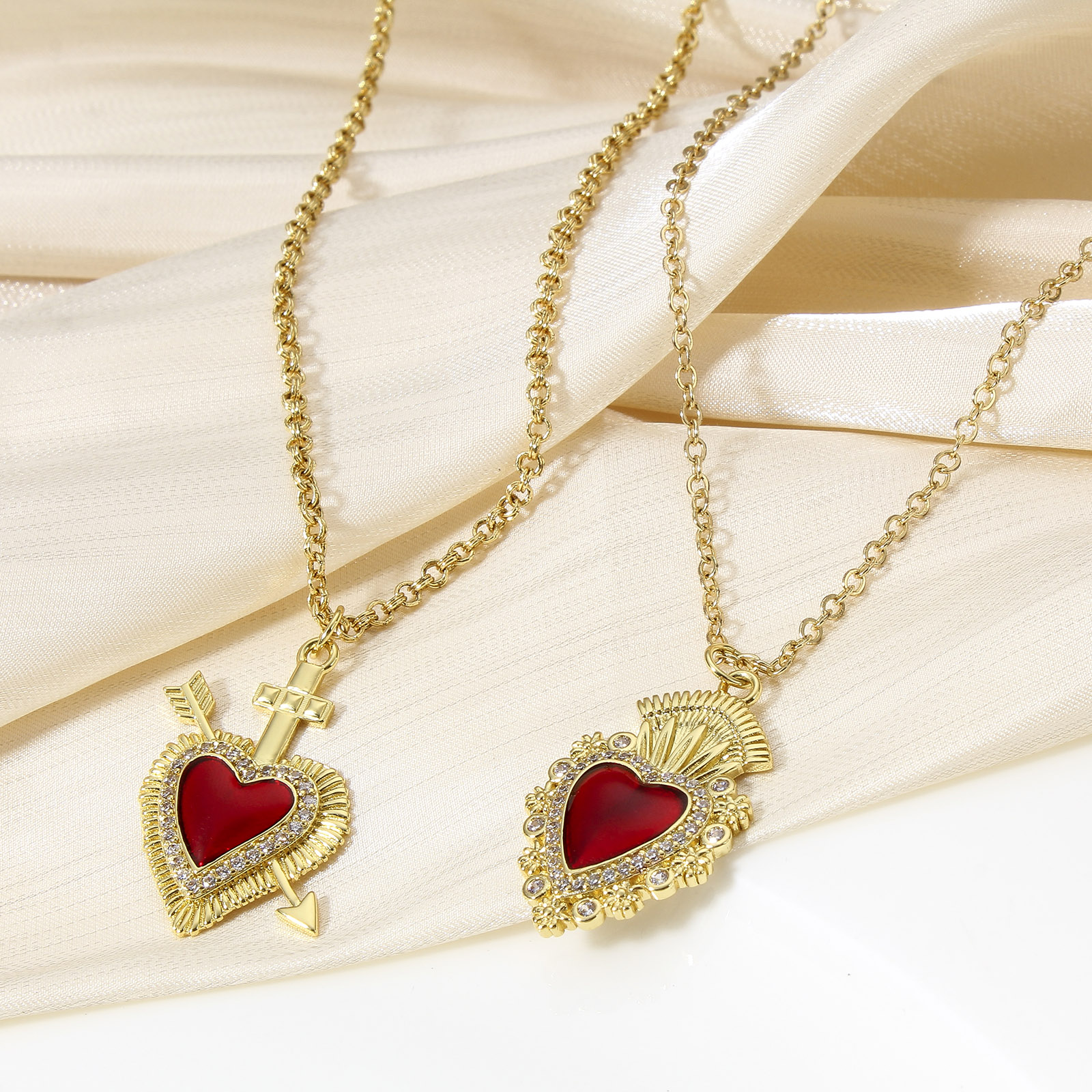 1 pieza de dijes de corazón religioso rojo clásico para la fabricación de joyas, colgantes Ex Voto de Color dorado, collar de circonia cúbica transparente DIY