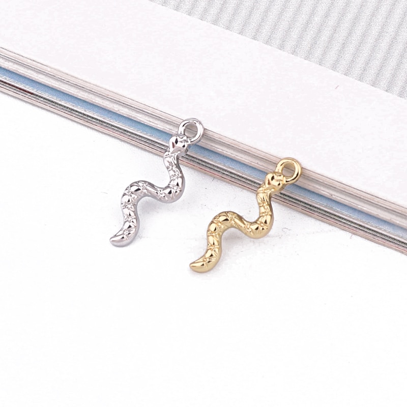 5pcs 18mm Kleine Snake Lichtmetalen Charms Goud Zilver Bevindingen Voor Sieraden Hanger Maken Punk Vintage Oorbellen Ketting DIY decoratie