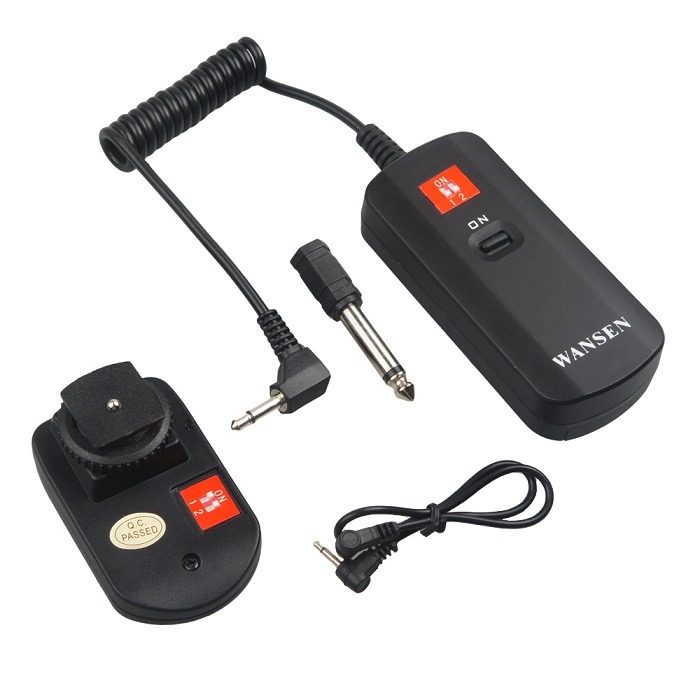 1 Stuk WanSen DC-04 4 Kanalen Draadloze/Radio Flash Trigger Zender Met 2 Ontvangers SET voor Strobe: 1 Receiver