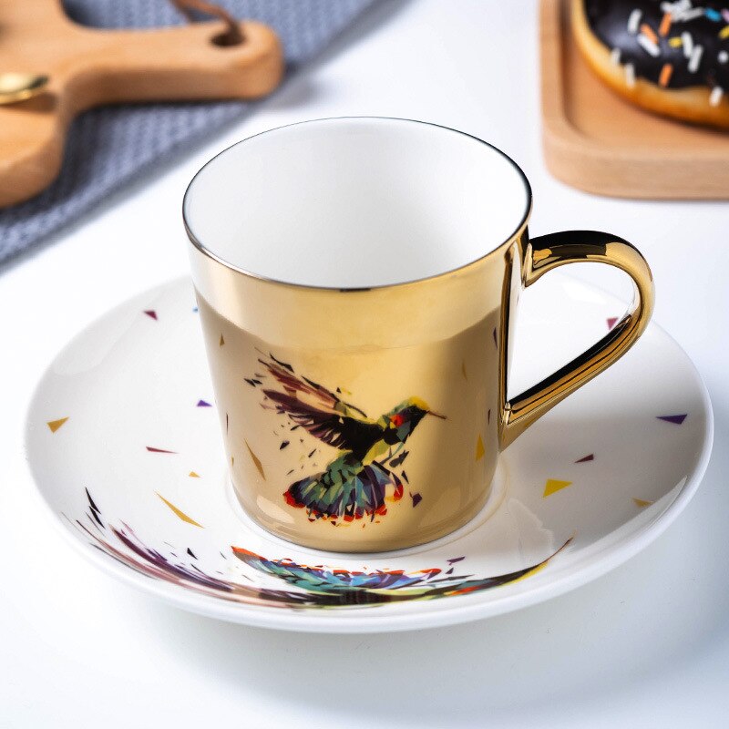 Ouro de luxo criativo copo e pires conjunto design moderno animal cerâmica porcelana xícara café mobiliário decoração chá copos: Colorful Hummingbird