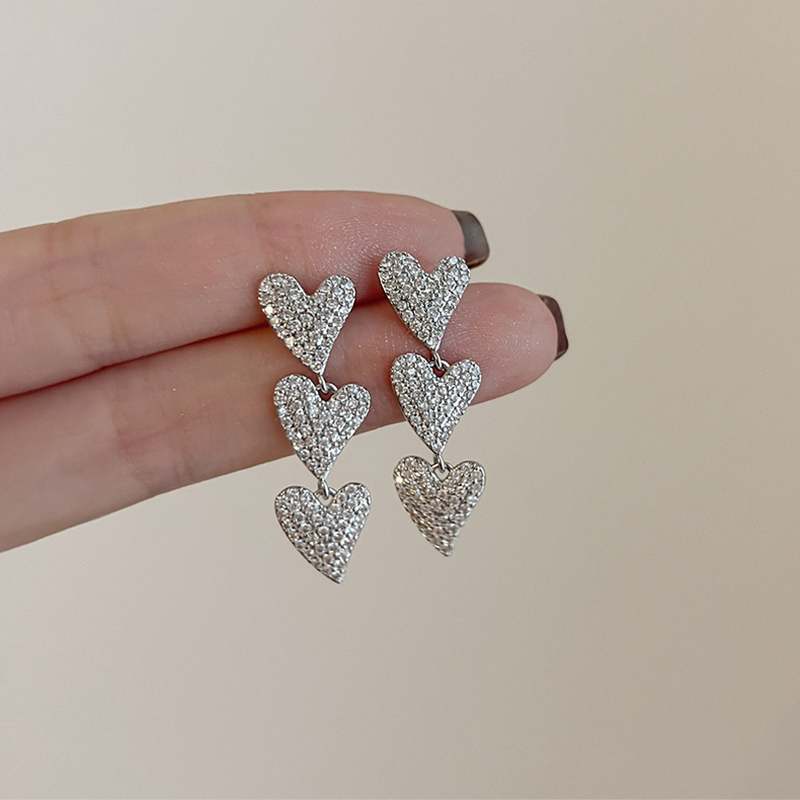 Luxe zilverkleurige oorbellen met grote plant en glinsterende zirkonia steentjes, geschikt voor dames, koreaanse oorbellen.