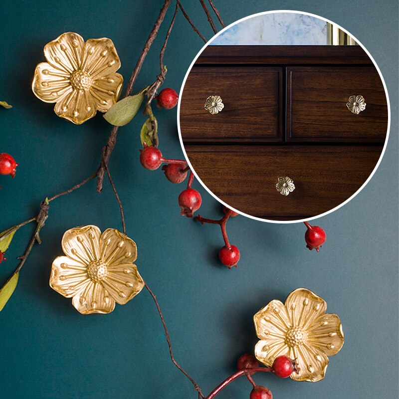 Antique Brass Golden Cabinet Wardrobe Handles Plum Blossom Flower Knobs and Pulls Retro Kitchen Door Handles Furniture Hareware
