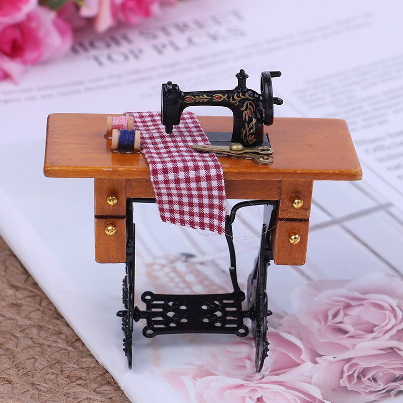 Miniature Sewing Machine With Cloth Accessory for 1/12 Scale Dollhouse Decoration